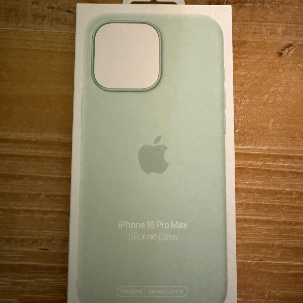 Apple iPhone 16 Pro Max Silicone Case - Aquamarine